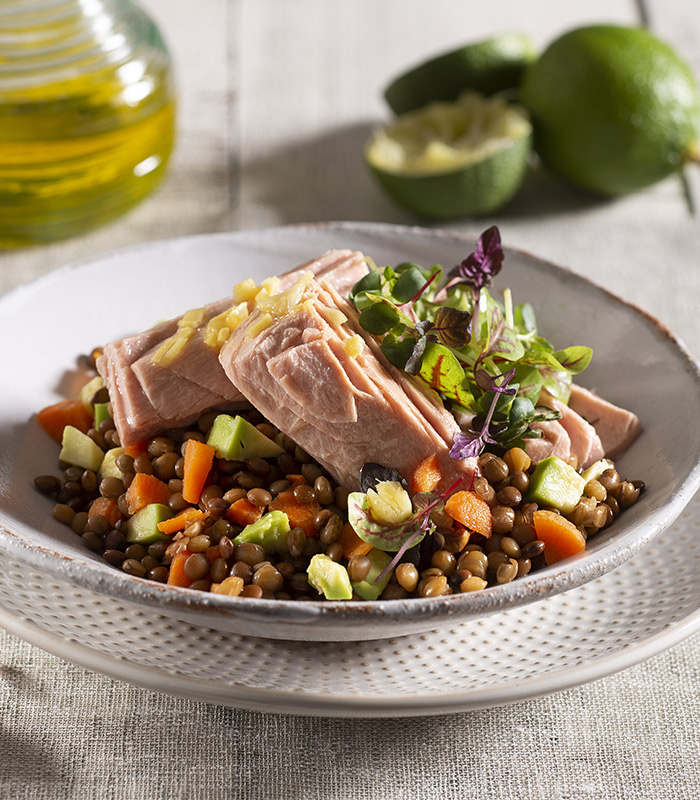 Filets de thon citron vert et gingembre avec salade de lentilles